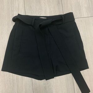 Aritzia Wilfred Tie Front / Jallade Shorts